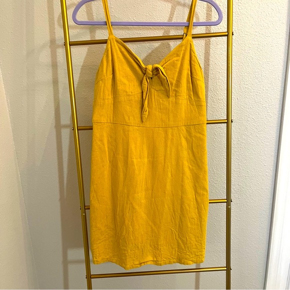 Yellow Hollister tie knot sundress size medium - Picture 1 of 6